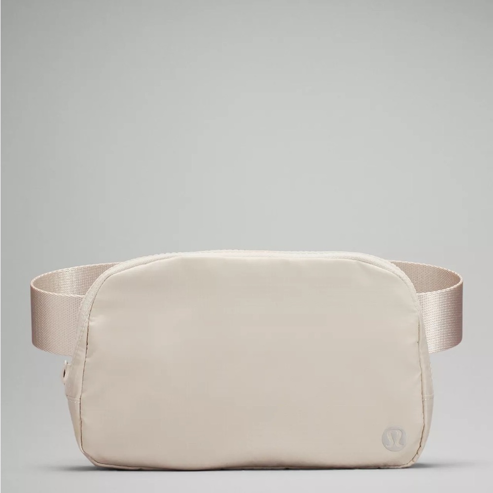 NWT Lululemon Everywhere Belt Bag 1L White Opal